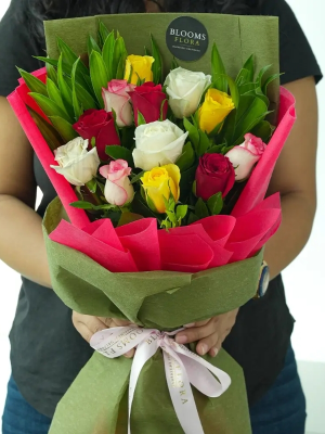  Antalya Çiçekçi - 12 Renkli Gül Buketi